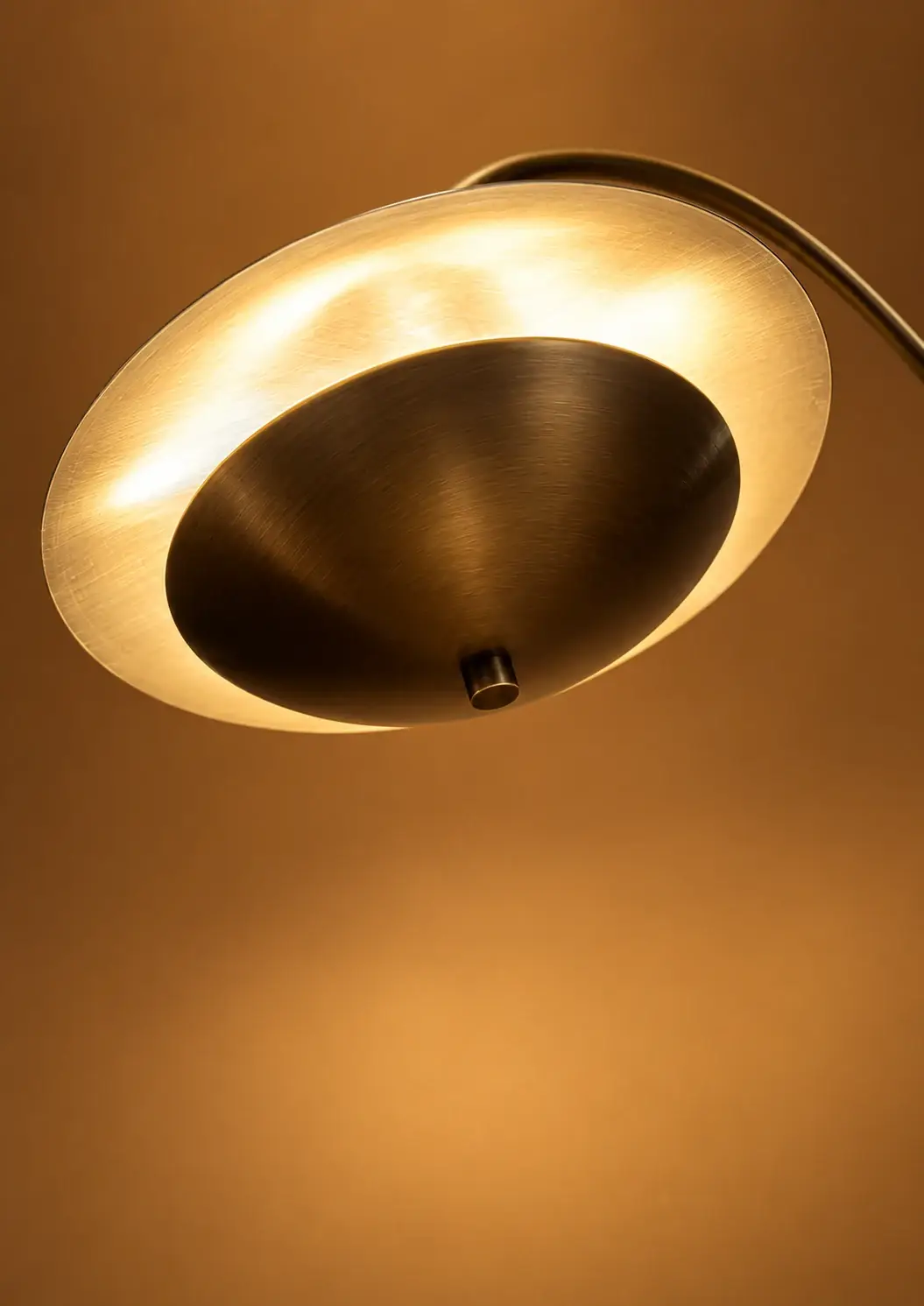 Luminarch başlığının içinden yansıyan ışık